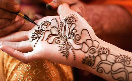 Robin Mehendi Arts Sector 19 - 25% off on Designer Mehendi Art. Decorate your Hand's with Beautiful Designs! 