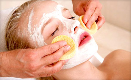 Revaas Herbal Beauty Parlour Tank Road - Rs 399 for Hair Spa, Pedicure, Fruit Facial & Manicure. Buy yourself Great Looks!