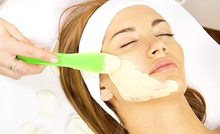 Beauty Parlour And Training Centre Kadamkuan - 40% off on Beauty Services. Buy yourself Great Looks!