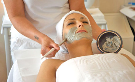Women's Paradise Bistupur - 50% off on facials! High quality beauty products used.