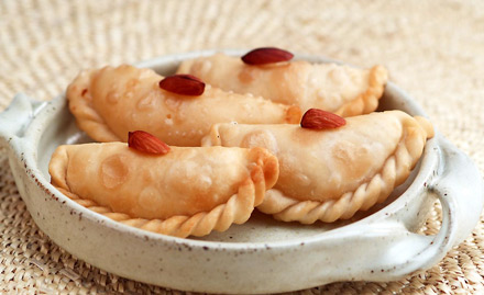 Radhey Lal Dugdh Bhandaar Chaupatiyan - 15% off on sweets. Treat your taste buds with festive special delicacies!