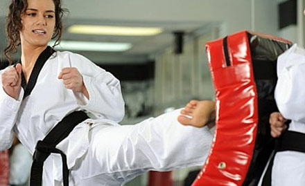 Thai Kick Boxing Bandra East - Rs 29 for 4 kick boxing sessions. Also get 40% off on further enrollment