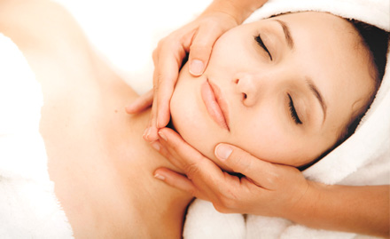 Tinsel Town Salt Lake - Rs 599 for full body polishing, scrubbing, face massage & more