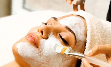 Riza Unisex Salon Phase 10 - Rs 899 for beauty services - detan glow facial, bleach, back massage, waxing, pedicure, threading!