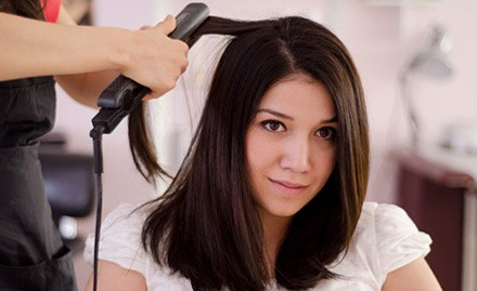 Kalgi Beauty Parlour And Classes Shahibaug - 50% off on beauty services. L'Oreal and o 3 plus products used!