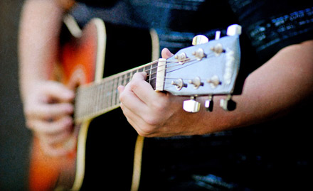 Guitar World Sector 7, Rohini - 4 sessions to learn guitar or keyboard. Additionally, get 20% off on further enrollment!
