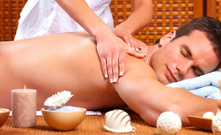Sai Ayurvedic Janpath - Feel rejuvenated with full body oil massage and steam bath at just Rs 429!