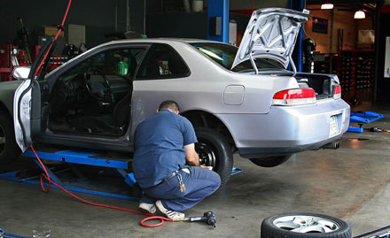 Tyre Cafe Sector 5 - Get computerized 3D wheel alignment for hatch back, sedan, SUVs & luxury sedan starting from Rs 99