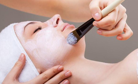 Amrapali Chak Garia - Rs 799 for body massage, pedicure, manicure and face clean up!