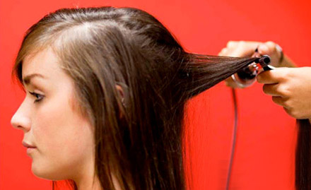 L'Oreana's Netaji Subhash Road - Rs 3049 for L'Oreal hair rebonding. Get silky smooth hair!