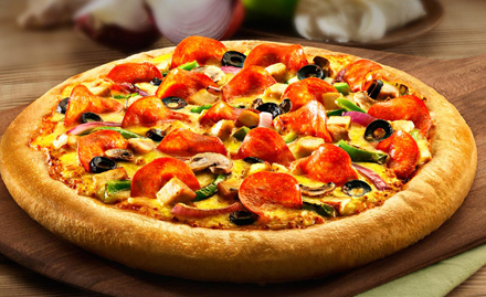 La Pino'z Pizza Bara Dari - Upto 50% off on food bill. Yummy & cheesy pizza!