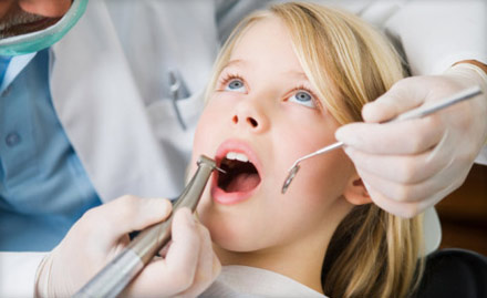 Dental Health Care Centre Kankarbagh - 40% off on polishing, scaling and dental consultation. Flaunt a sparkling smile!