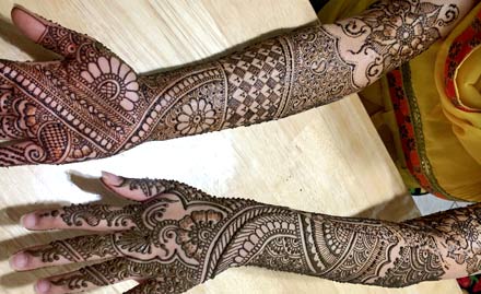 Vasundra Mehandhi Designer Akkayyapalem - Get the most creative designs for your bridal mehandi at just Rs 1519