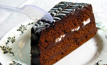 Famous Bakery MVP Colony - 20% off on cakes and pastry. Delicious desserts!