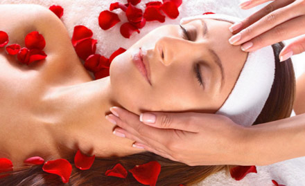 Refresh Salon and Spa Santosh Roy Road - Rs 999 for full body massage!