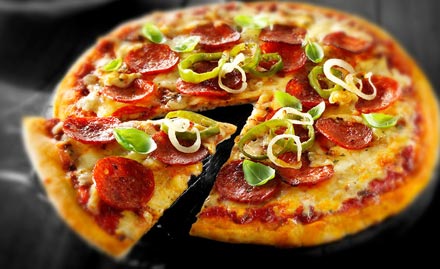 Mama's Pizzeria & Cafe Vasanth Nagar - Get a garlic bread or french fries free on purchase of any pizza. Choose from Mediterranean, Pepperoni, BBQ chicken pizza & more!  