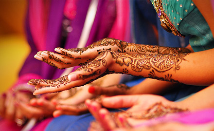 Dulhan Mehandi Art HSR Layout - 30% off on mehendi. Gorgeous hands for your perfect festive look!