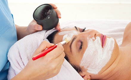 Eklairs Beauty Parlour Vikaspuri - Get upto 68% off on beauty and hair care services. Beat the heat with your gorgeous looks!