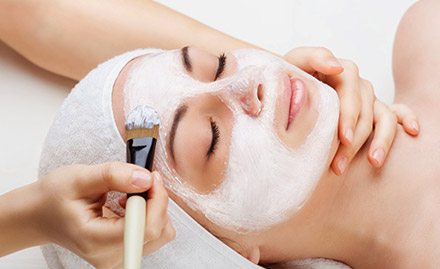 Diamond Salon & Academy Thane West - 40% off on all salon services. Pamper yourself from head to toe!