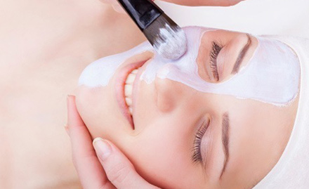 Glitters Beauty Salon Balmatta - 40% off on beauty services. Enjoy facial, bleach, haircut, manicure, pedicure and more!