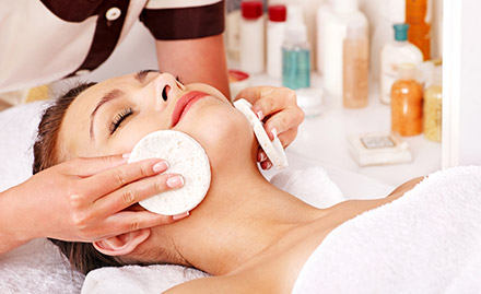 Grace Herbal Beauty Clinic Sector 29, Noida - Face clean up, haircut, pedicure, head massage and more at just Rs 799