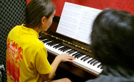 Mesiah Music School Kazhakkottam - 4 music classes. Learn guitar, keyboard & harmonium!