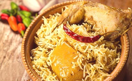 Play & Cafe Nandanam - Rs 159 for non-veg combo meal. Get chicken 65, chicken biryani & soft beverage!