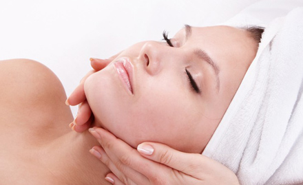 Rajwada The Ladies Salon Sewak Park - Rs 499 for clean up, hair cut, pedicure, manicure, waxing and threading!