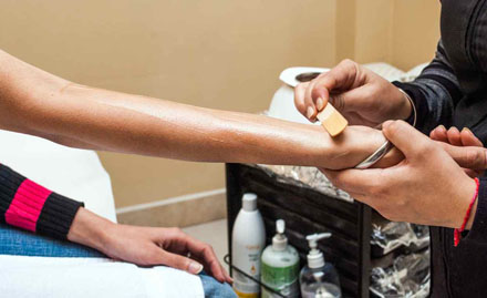 La Stylers Jawahar Nagar - Upto 55% off on beauty services. Get rebonding, haircut, cleanup, hair spa and more!