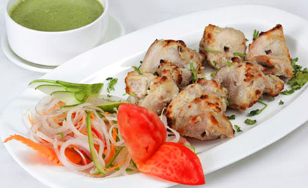 Universal India Family Restaurant And Bar Chembur - 20% off on total bill. Enjoy seafood, starters, soups, North Indian main course and more!