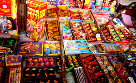 Masti Fireworks Jogeshwari - 60% off on fire crackers. Light up your Diwali!