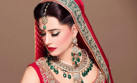 Layhaa Beauty Parlour Peelamedu - 40% off on bridal make-up packages. Get saree draping, hairdo, Mac or Kryalon make-up.