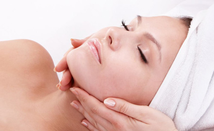 Life Line Spa Sector 17 - Rs 919 for facial, body massage, steam bath and shower!