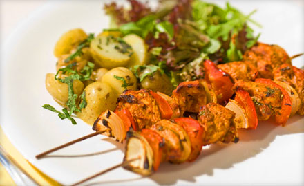 Swad Keshtopur - Rs 299 for veg or non- veg combo meal for 2. Enjoy panner tikka kabab, chicken kassa and more!