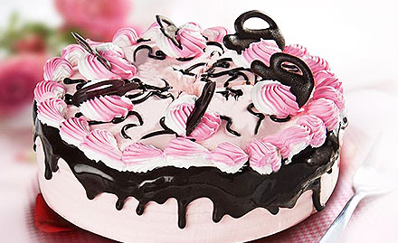 Baker Street RS Puram - 35% off on cakes. Enjoy fresh yummy cakes!