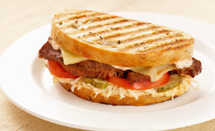 Smoothie Cafe Brigade Road, Ashok Nagar - 20% off on a minimum bill of Rs 500. Get sandwiches, burgeres, momos and more!