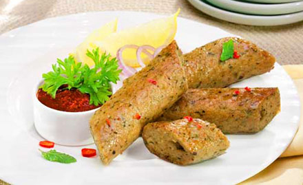 @49 Maniktala - Combo for two at just Rs 319. Enjoy veg pulao, tandoori roti, kadhai chicken, salad and more!