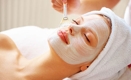 Urban Kuts Saloon Rajouri Garden - 35% off on salon services. Get facial, bleach, keratin treatment & more!