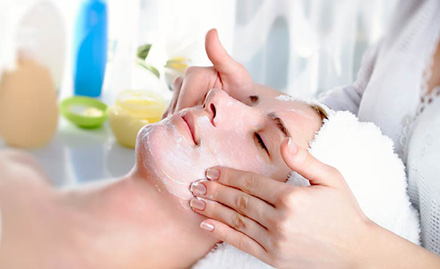 Beauty Zone Family Salon Jayanagar - Rs 499 for facial, manicure, pedicure, waxing, haircut and threading. Look ravishing!