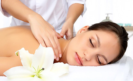 Glow Salon Andheri West - 40% off on a minimum bill of Rs 1000. Get haircut, waxing, facial, body massage and more!