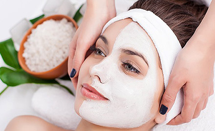 Fashion Studio Sector 61 - Upto 82% off! Get hair spa, hair smoothening, waxing, facial, manicure and more!