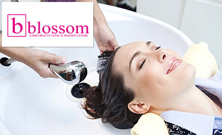 Blossom Ladies Beauty Clinic And Training Centre Sinthee - Get haircut, fruit facial, manicure, threading and more at just Rs 349!