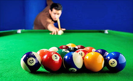 Madness Inside Bandra East - 30% off on snooker. It's time to aim your cue!
