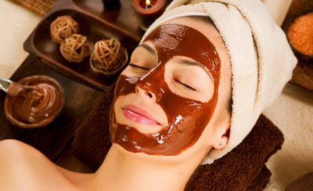 Pooja's Beauty Salon, slimming & makeup studio Chittaranjan Park - Rs 680 for chocolate facial, pedicure and more worth Rs 3000!