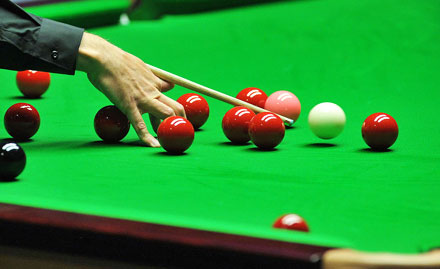 Madness Inside Bandra East - 30% off on snooker. It's time to aim your cue!