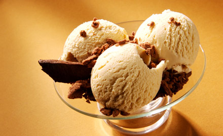 Naughtyy Cream Parlour Malad East - 25% off on ice cream scoops, exotic sundaes & milk shakes!