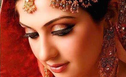 Savi Makeovers Subhash Nagar - Rs 6999 for MAC airbrush bridal makeup!