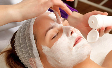 Masters Unisex Saloon Sector 30 - Upto 75% off on beauty & hair care services!