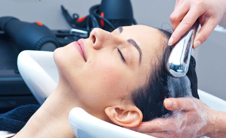 Fresh & Feel Ramesh Nagar - Get hair smoothening, hair spa & more at just Rs 2499!