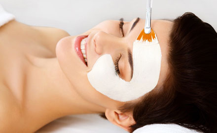 Blond and Bright Manak Vihar - Get upto 40% off on facial, waxing, manicure, keratin treatment & more!